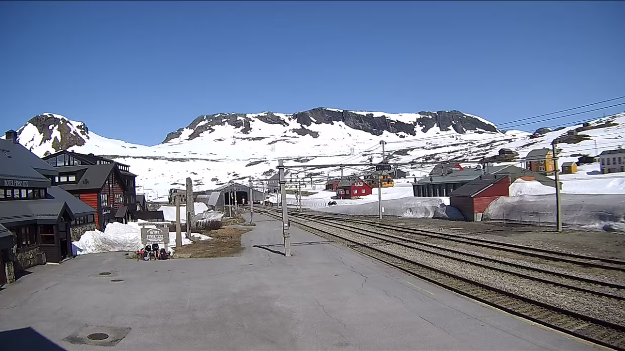 Juni Bilder von der WebCam Finse stasjon .