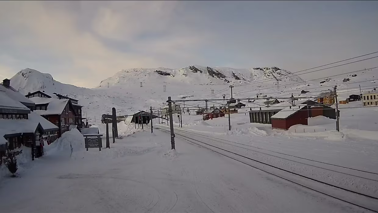 Dezember Bilder von der WebCam Finse stasjon .