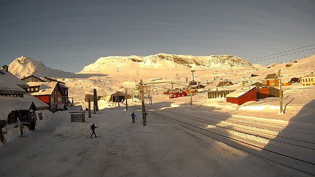 Januar Bilder von der WebCam Finse stasjon .