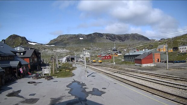 August Bilder von der WebCam Finse stasjon .