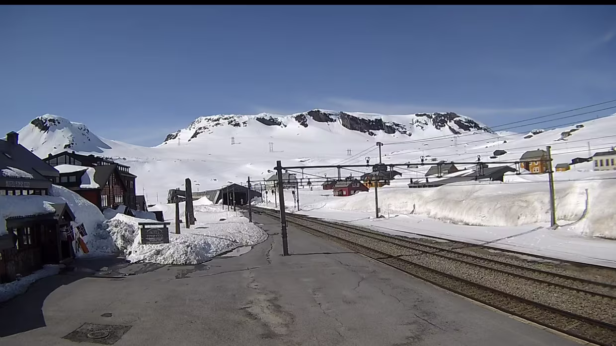 Mai Bilder von der WebCam Finse stasjon .