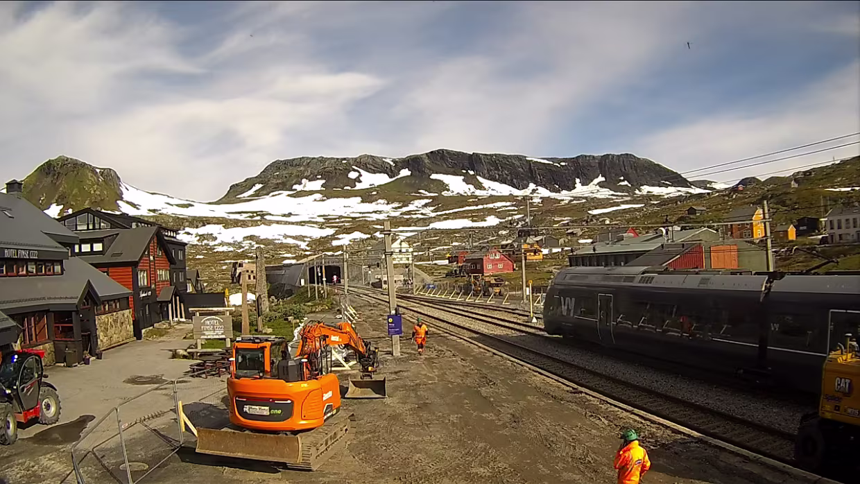 Juli Bilder von der WebCam Finse stasjon .