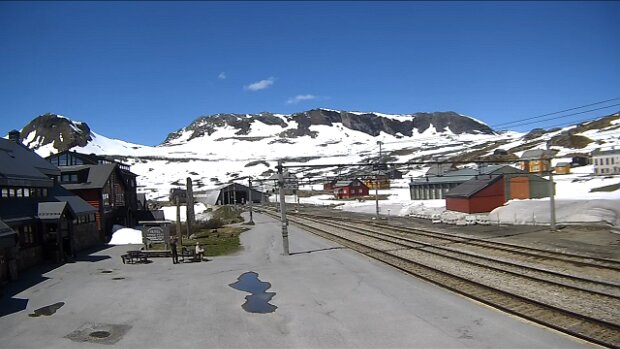 Juni Bilder von der WebCam Finse stasjon .