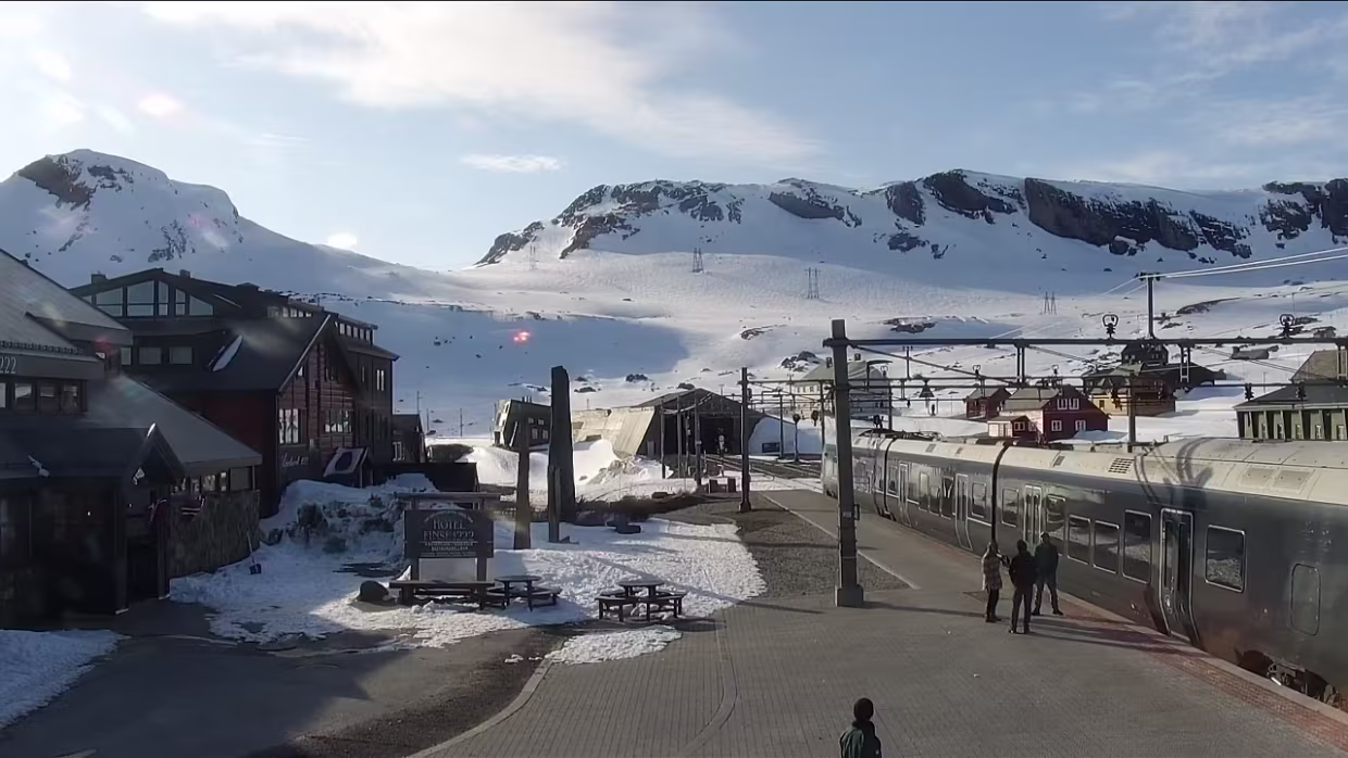 Mai Bilder von der WebCam Finse stasjon .