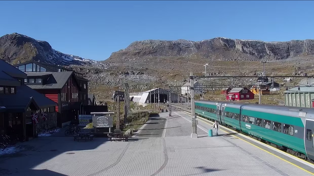 September Bilder von der WebCam Finse stasjon .