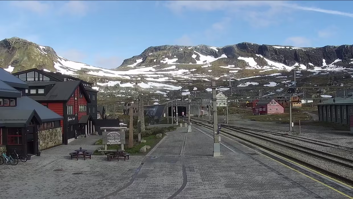 Juni Bilder von der WebCam Finse stasjon .