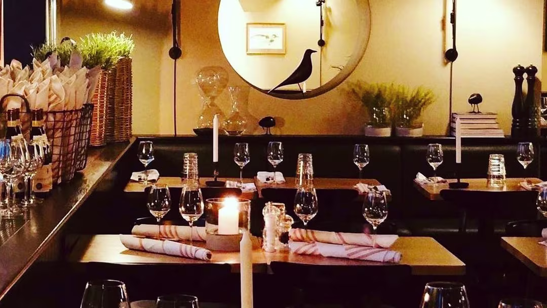 Walter & Leonard Velkommen til Walter & Leonard Åpent hver dag (Man - Søndag) Lunsj - stengt Middag fra 15.00 til 22.00 Velkommen til en...