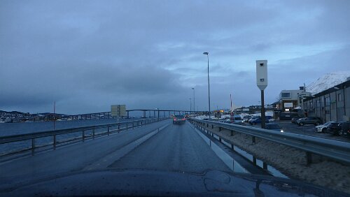 Geschwindigkeits&shy;überwachung – Norwegen Stationäres Gerät zur Geschwindigkeitsüberwachung.