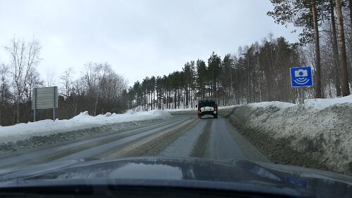 Geschwindigkeits&shy;überwachung – Norwegen Die Geschwindigkeitsüberwachung wird angekündigt, hier fehlt die Angabe der geltenden Höchstgeschwindigkeit, man muss sie also selbst behalten haben....