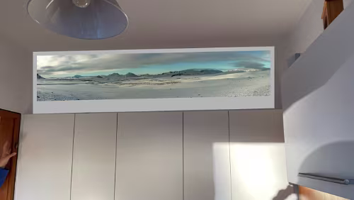 Ísland Panorama – Digitaldruck 2400×465mm Das ist auch eine Fotomontage das den gewählten Bildausschnitt zeigt und den ungefähren Eindruck vermittelt wie das zum Schluss über den Schränken aussehen...