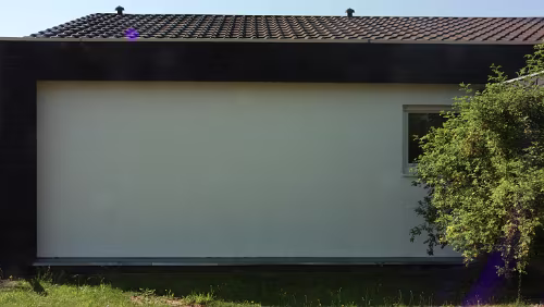 Hauswand Das ist die „nackte“ linke Hauswand.