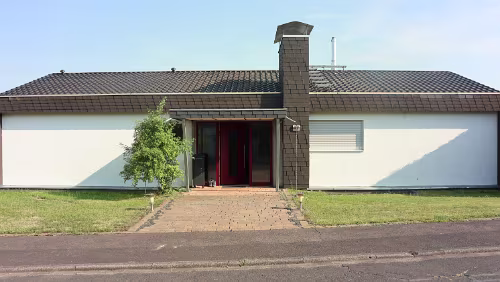 Hauswand Beide Wände. Die Idee ist, ein sehr großes Panorama über beide Wände gehen zu lassen.