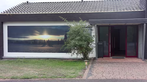 Hauswand Ich habe mich also für die linke Hauswand entschieden. Das Originalbild ist das hier .